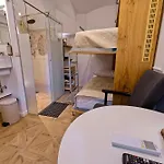 Econte Near Old Town Apartment