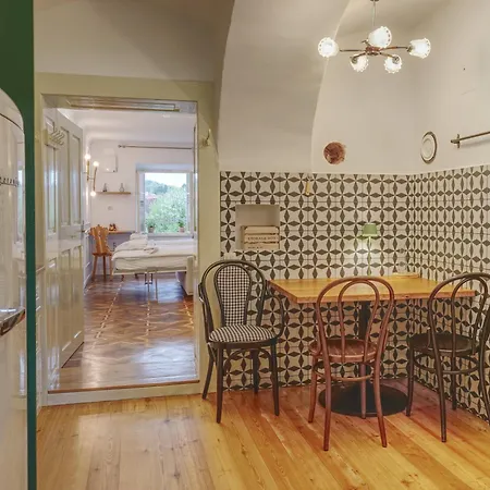 Econte Near Old Town Апартаменты *