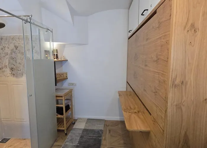 Econte Near Old Town