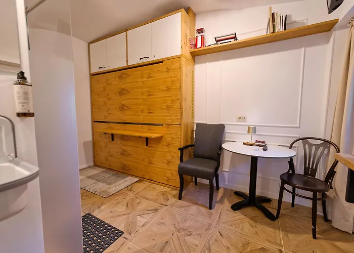 Econte Near Old Town Апартаменты