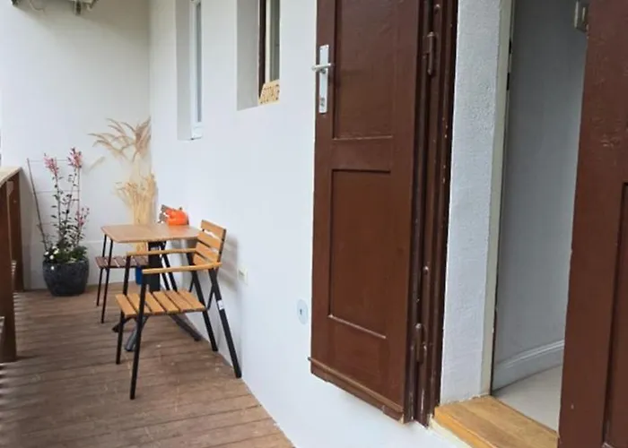 Econte Near Old Town