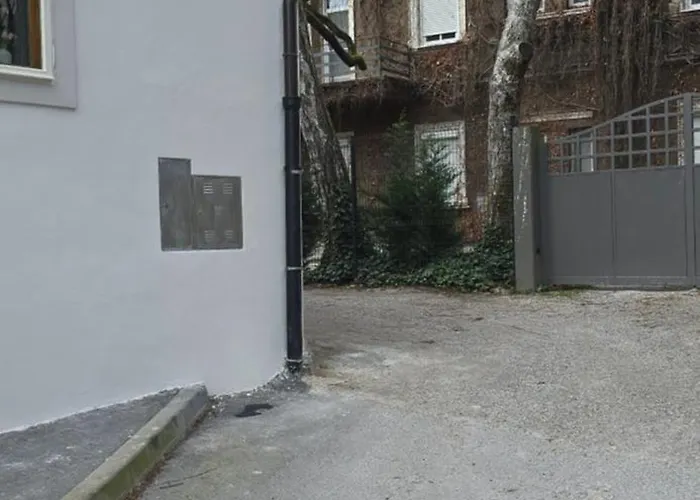 Econte Near Old Town