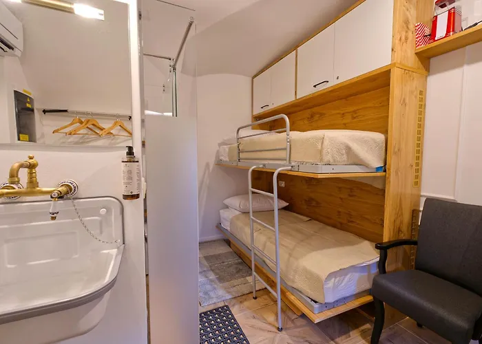 Apartment Econte Near Old Town