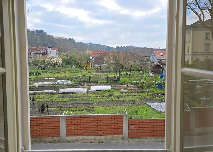 Apartment Econte Near Old Town